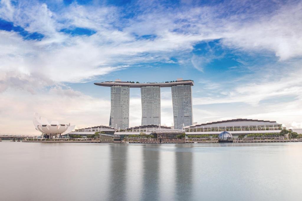 Explore Singapore Like Never Before – Only with Rengha Holidays & Tourism!